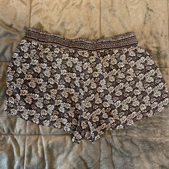 Billabong Black and White Floral Shorts Size Small - Picture 10 of 12